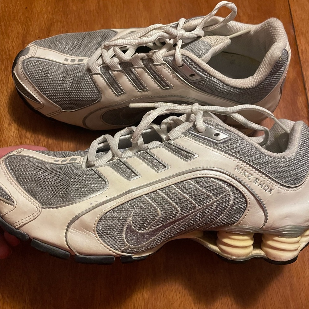 Nike Shox Navina Running Shoes White and Silver Size‎ 9